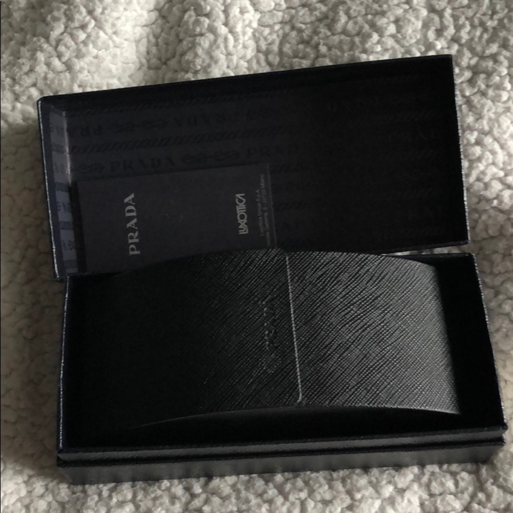 Prada sunglasses Authentic - Picture 2 of 8